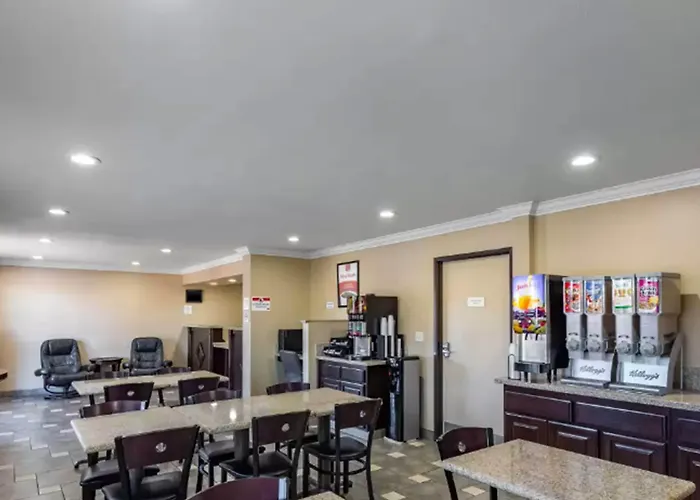 Econo Lodge Inn & Suites Escondido Downtown
